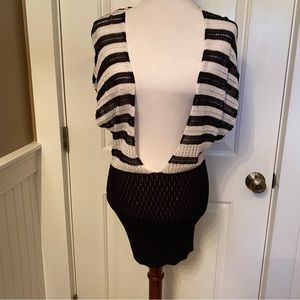 BEBE TOP TUNIC MICRO MINI BLACK WHITE STRETCH KNIT BODY CON DEEP V SIZE XS